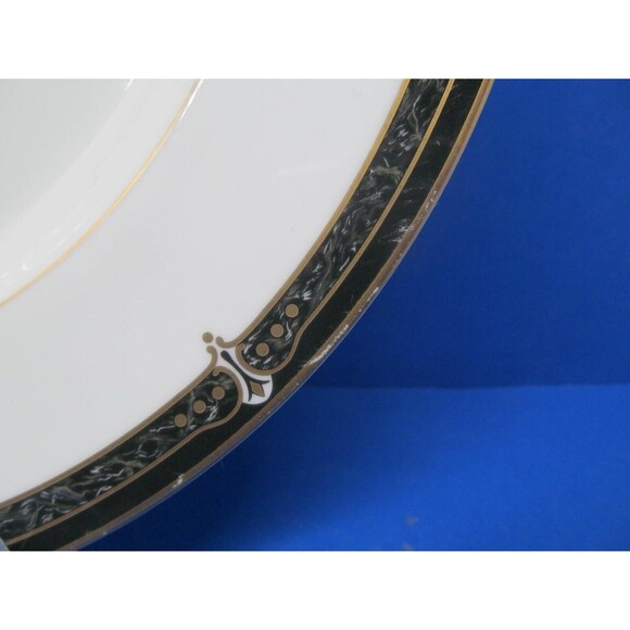 Wedgwood Embassey Collection "Whitfield" 10 7/8" Dinner Plate - Picture 3 of 8